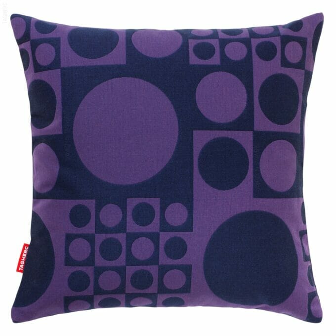 The cushion is made with Maharam fabric Geometri, here in purple, by design agency TAGWERC in Germany. The Geometri pattern was created by designer Verner Panton.